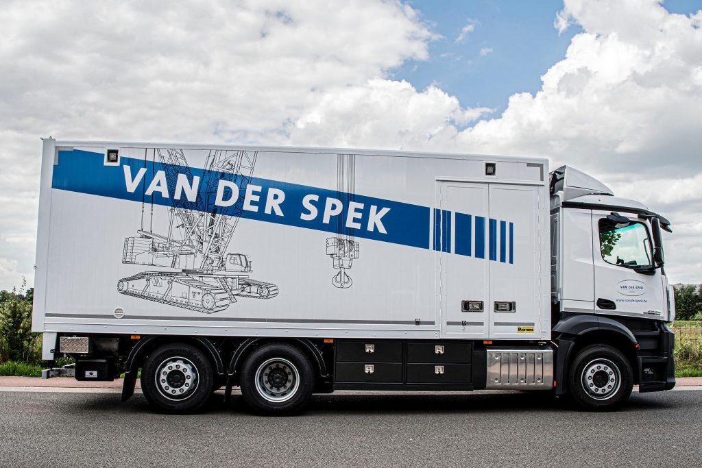 Van Der Spek laat trailer beletteren door Castaar