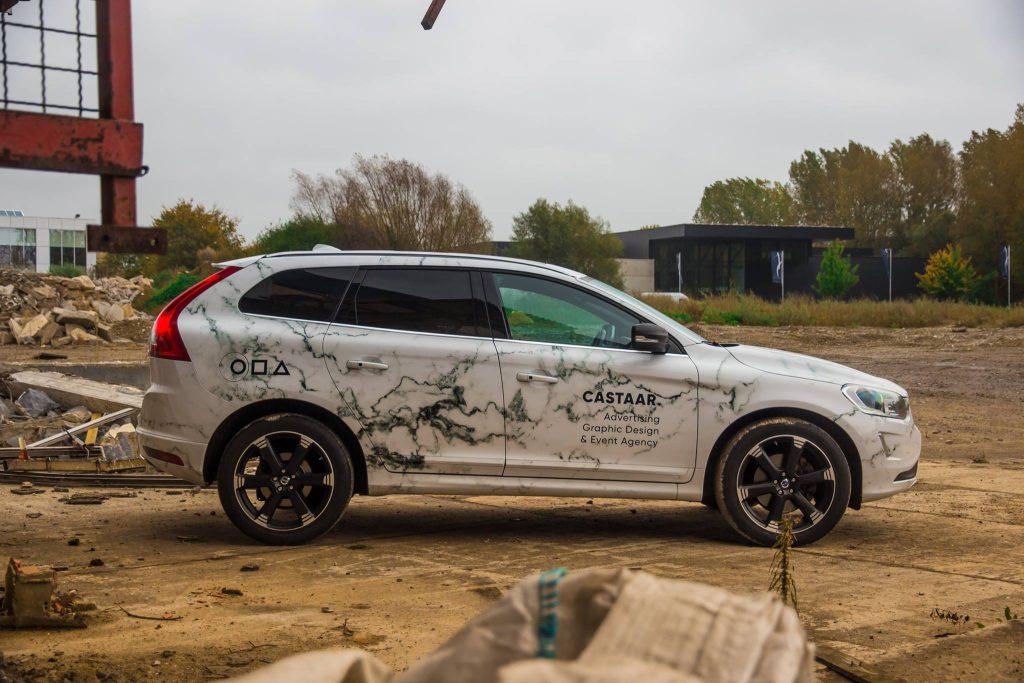 Volvo in marmer wrappen