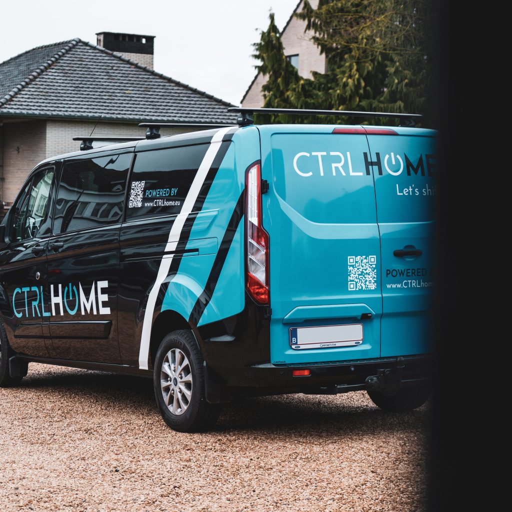 reclame op bestelwagen van ctrl home