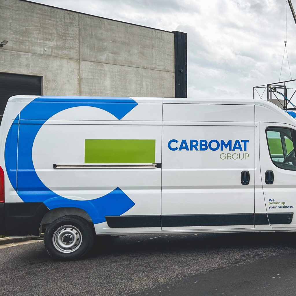 carbomat belettering camionette in fleet