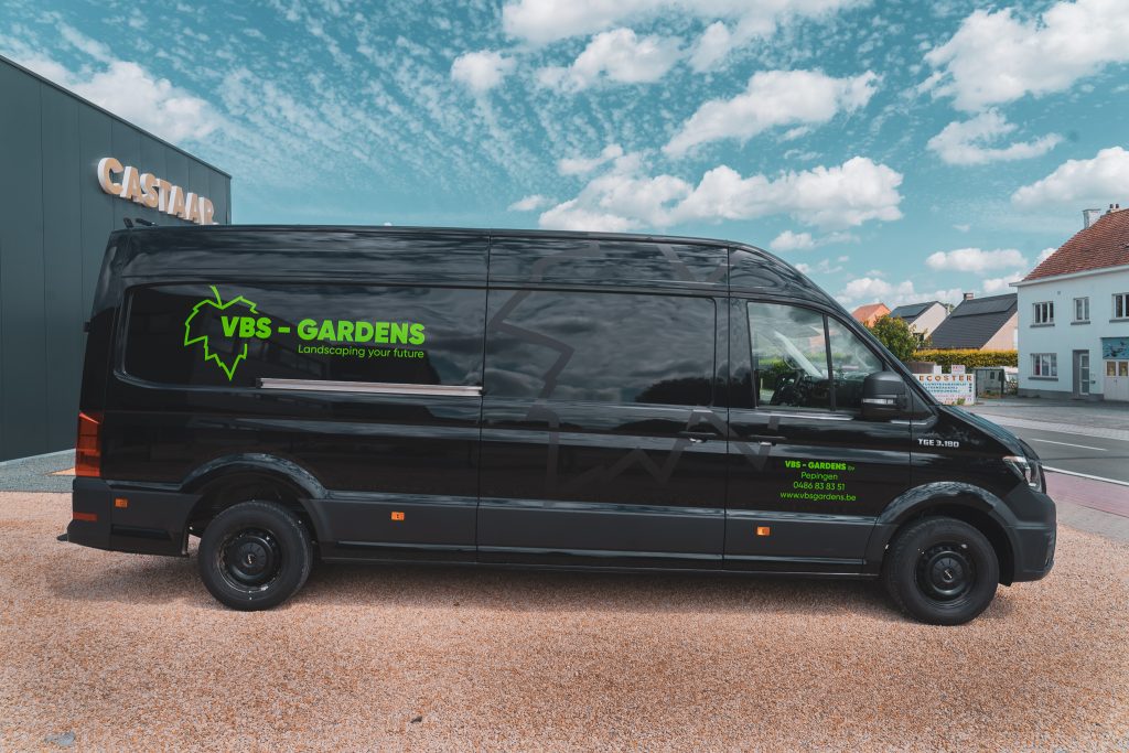 VBS - Gardens in Pepingen met belettering bestelwagen