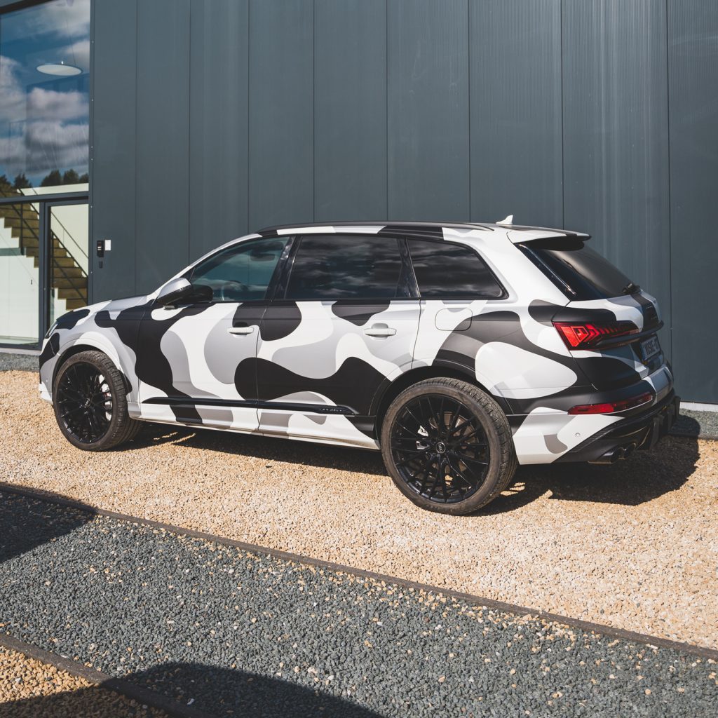 Carwrappoing van audi in legermotief