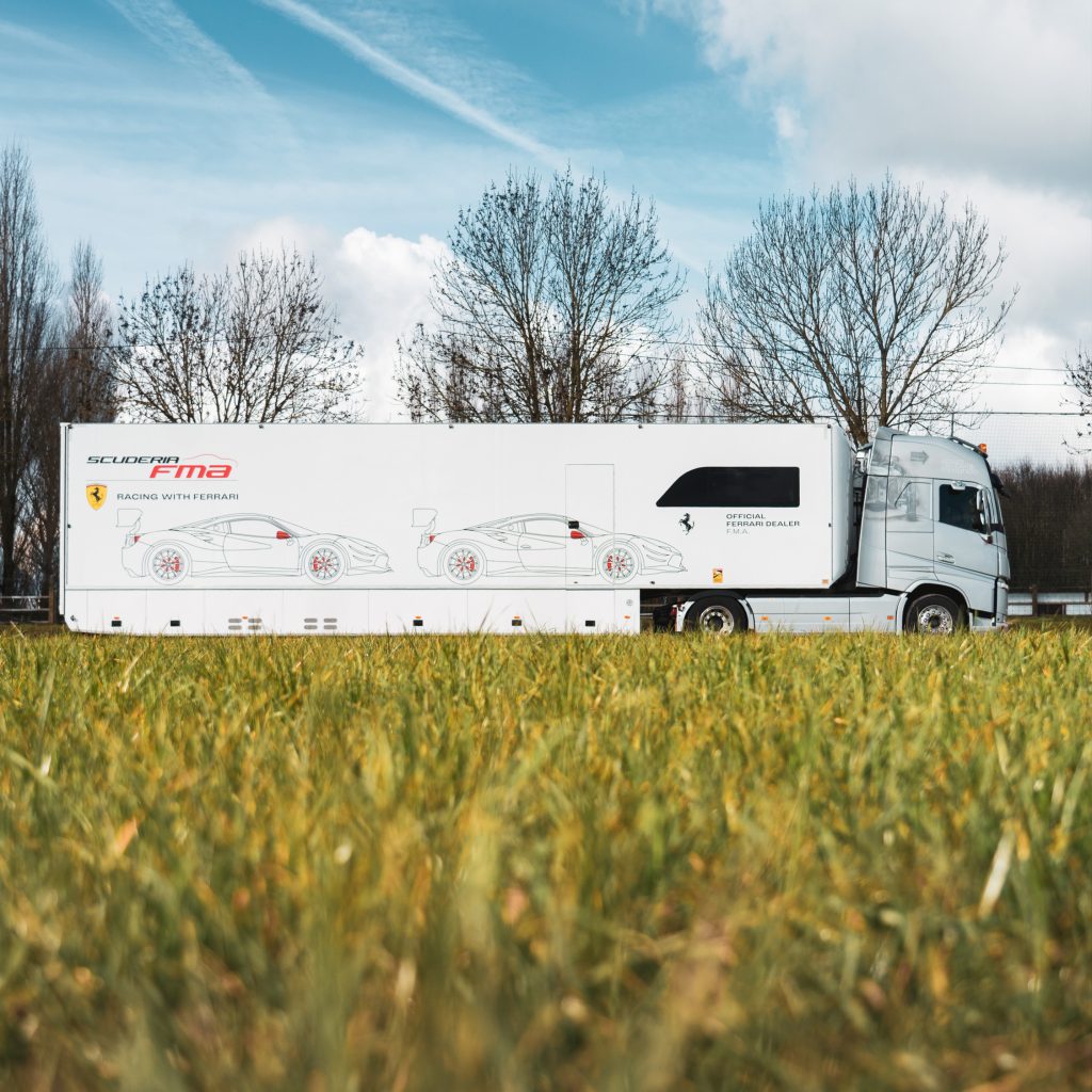 Belettering van Ferrari trailer