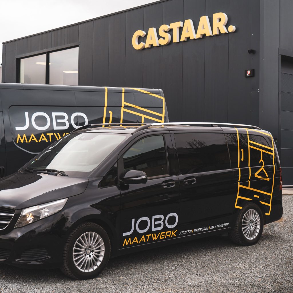 belettering grote en kleine bestelwagen