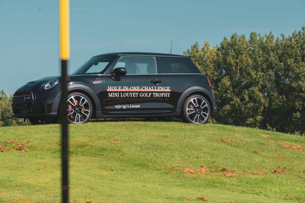 louyet belettering wagen voor golftornooi