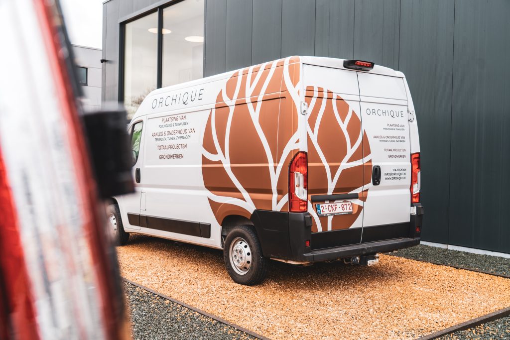 reclame op bestelwagen beletteren voor Orchique