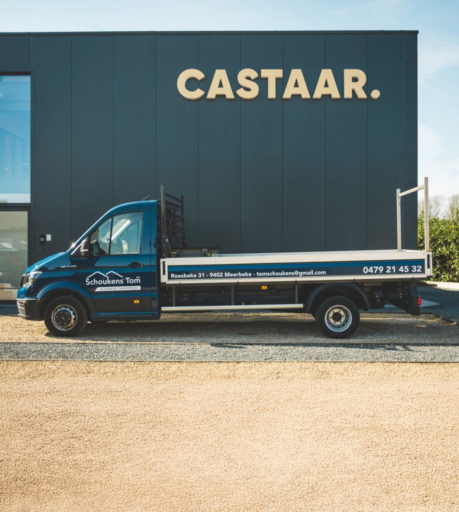 beletteringsmontage voor lichte vrachtwagen