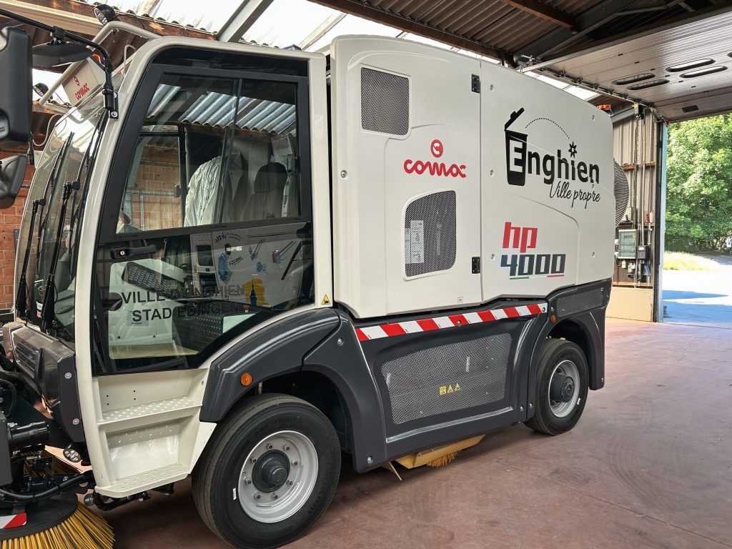 belettering machine om straat te vegen