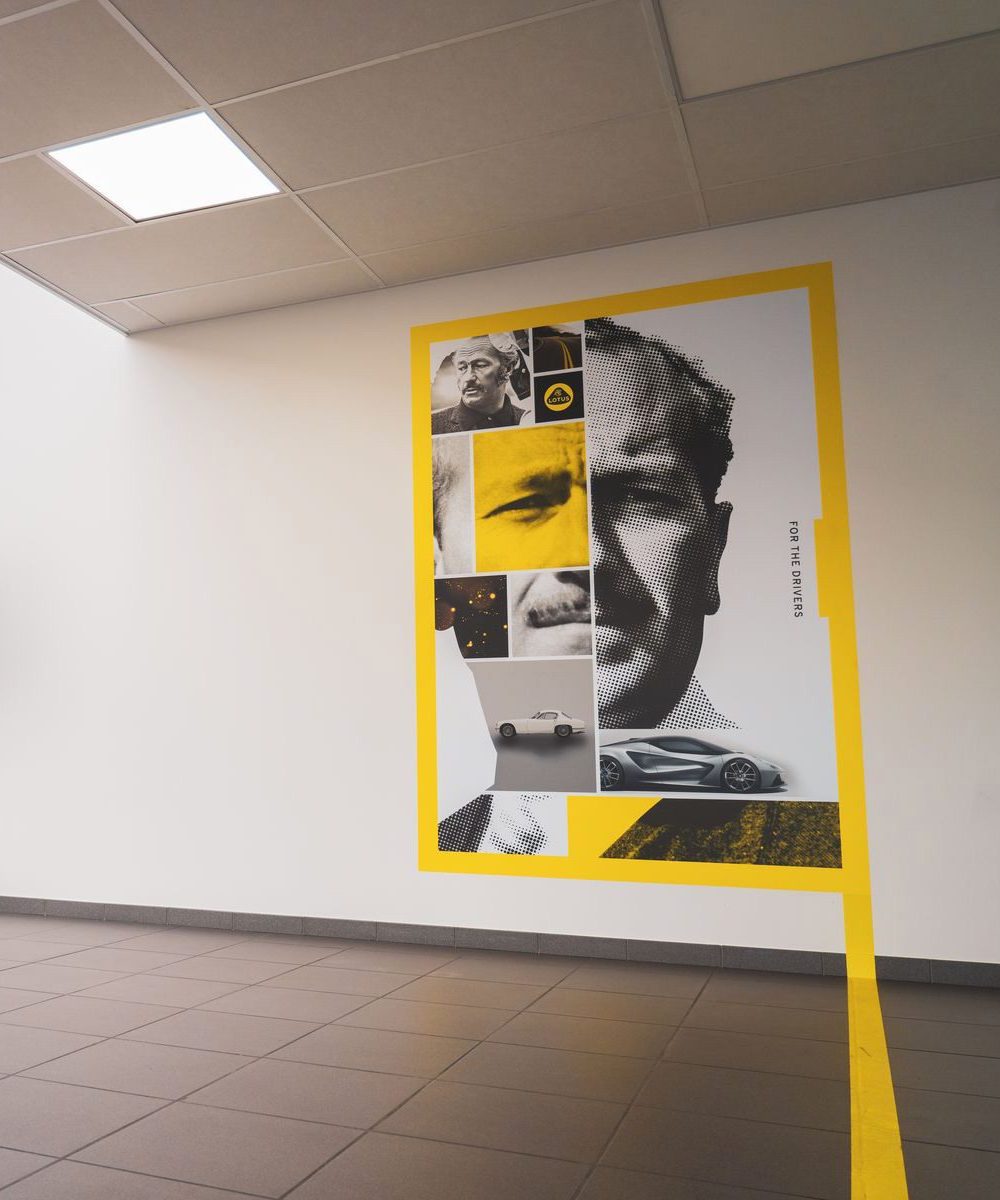 Productie van afbeelding op muur bij Lotus Brussels