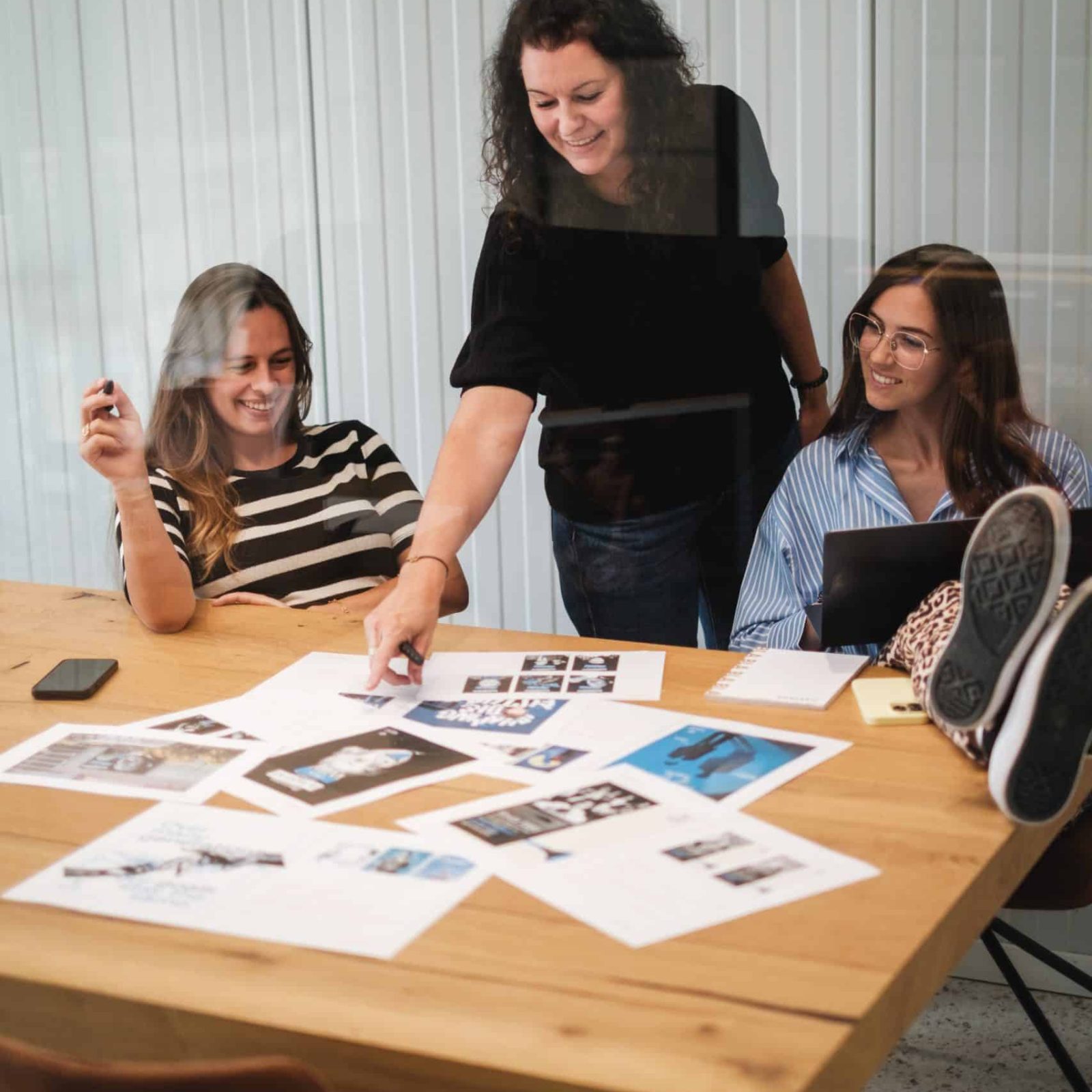 castaar team brainstorm ontwerpen tafel