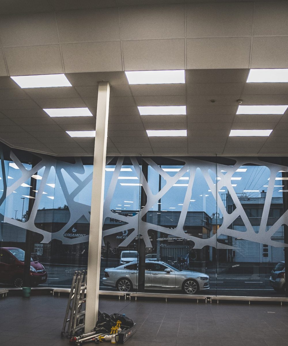 Toonzaal raamstickers plaatsen- Castaar